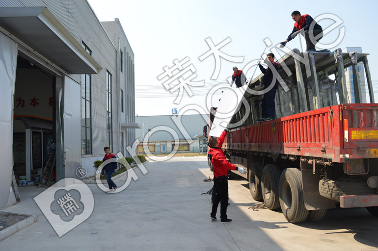 候車(chē)亭裝車(chē)圖二